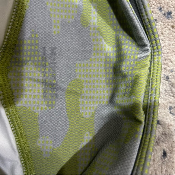 NWT Fabletics Grey Pin Dot Camo Motion365 High-Waisted 7/8 Leggings Size XS - Picture 7 of 11